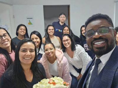 Oluwatosin Tolulope Ajidahun destaca como desequilíbrios hormonais e inflamações impactam diretamente a fertilidade feminina.