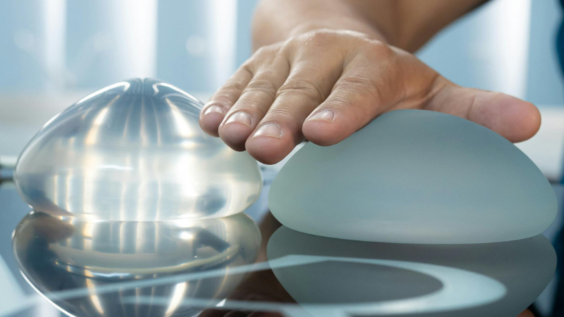 Naturalidade e confiança: Milton Seigi Hayashi comenta as inovações que transformaram o conceito de próteses mamárias.