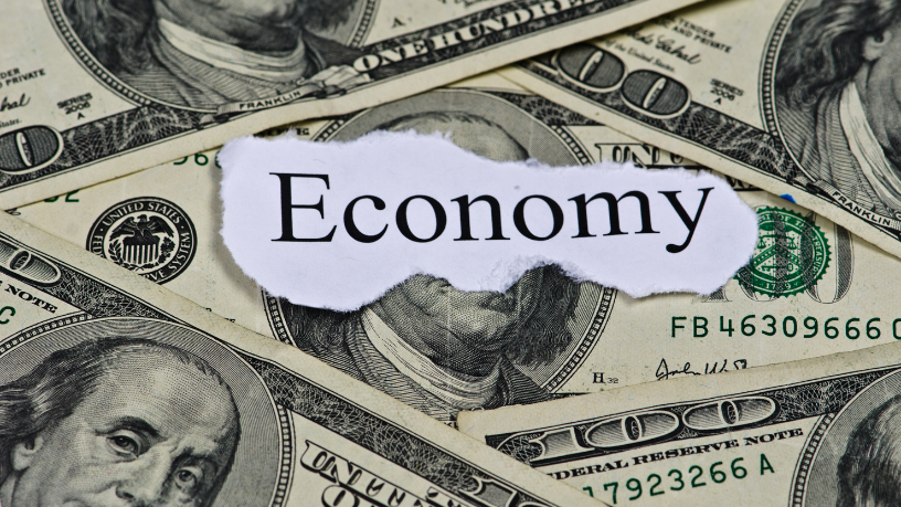 Para Ademir Pereira de Andrade, economia cotidiana exige atenção ao crédito, preços e tendências do país.