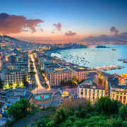 Alberto Toshio Murakami mostra como o cotidiano italiano revela hábitos simples que definem um estilo de vida único.