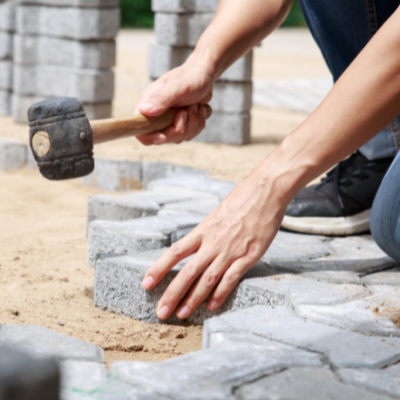 Descubra com Valderci Malagosini Machado como os pisos intertravados reduzem impactos ambientais e contribuem para cidades mais sustentáveis.