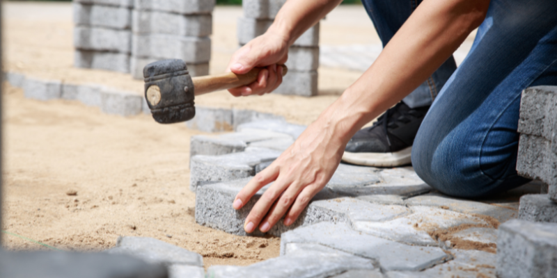 Descubra com Valderci Malagosini Machado como os pisos intertravados reduzem impactos ambientais e contribuem para cidades mais sustentáveis.