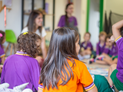 No artigo, a Sigma Educação e Tecnologia Ltda analisa como auxiliar no processo de alfabetização contemporâneo com estratégias práticas e alinhadas às novas demandas educacionais.